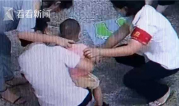 小孩吃奶视频,母爱如歌，温情满满